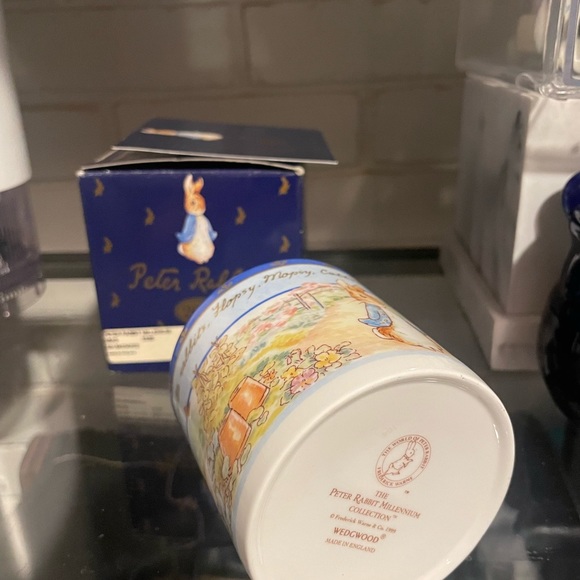 Wedgwood Peter rabbit Millennium 2000 tea cup in original box with certificate - Picture 8 of 9